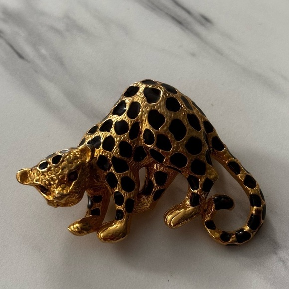 Park Lane Gold Tone Black Enamel
Spotted rhinestone eyes Cheetah Brooch Pendant - Picture 3 of 10